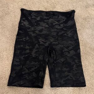SPANX Black Camo Women Shorts